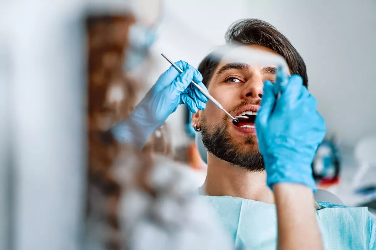 dentistry-medicine-dentist-s-appointment-copy-space-1